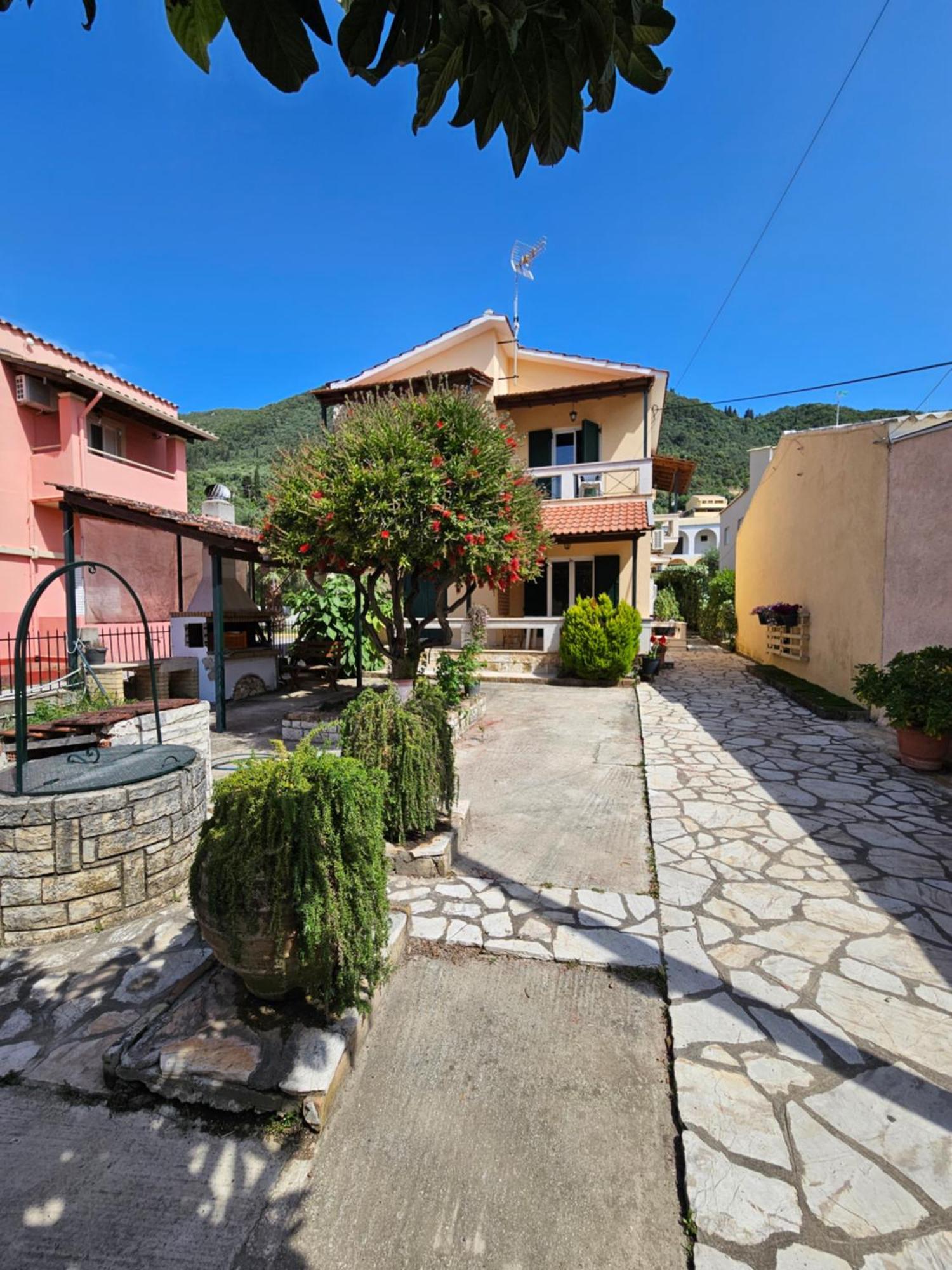 Apartment Lora Ipsos