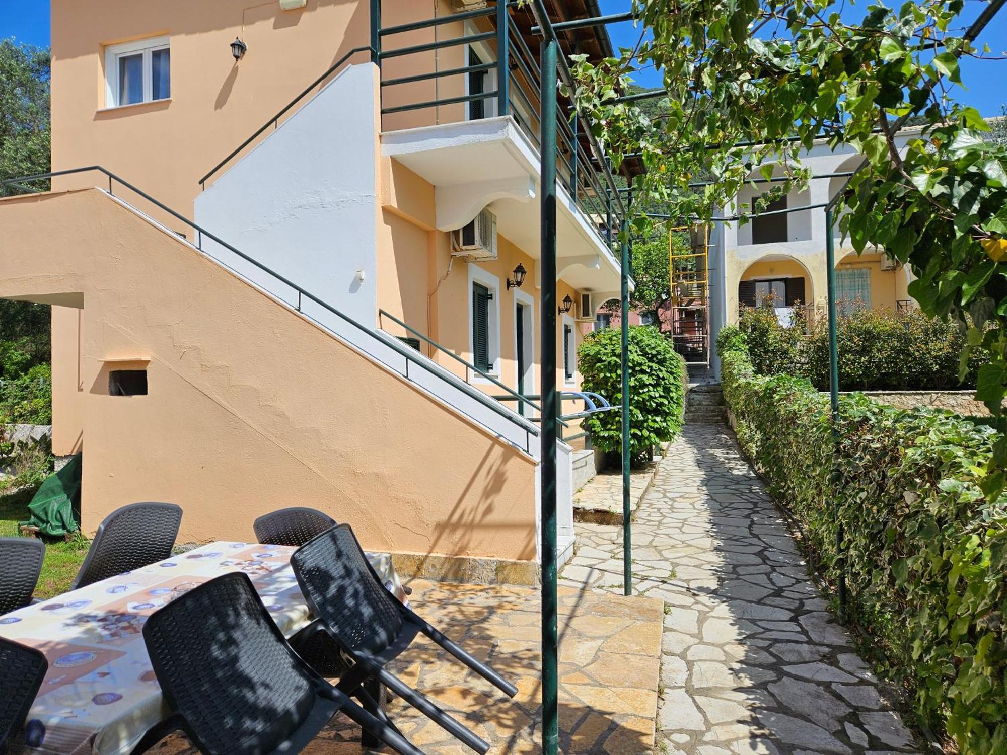 Lora Apartment Ipsos